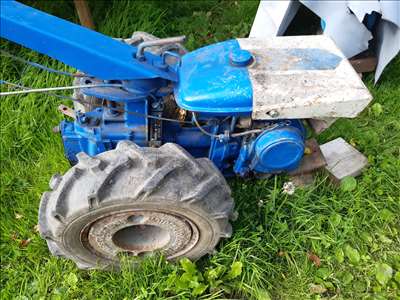 Voici un exemple d'un tracteur de jardin à réparer