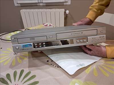 Voici un exemple d'un lecteur de cassettes VHS à réparer