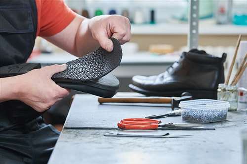 Raboter les semelles usées d’une paire de chaussures - Albert