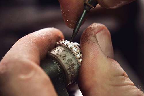 Faire réparer une bague ou un collier auprès d'un réparateur expert en bijoux - zone : Boulogne-sur-Mer